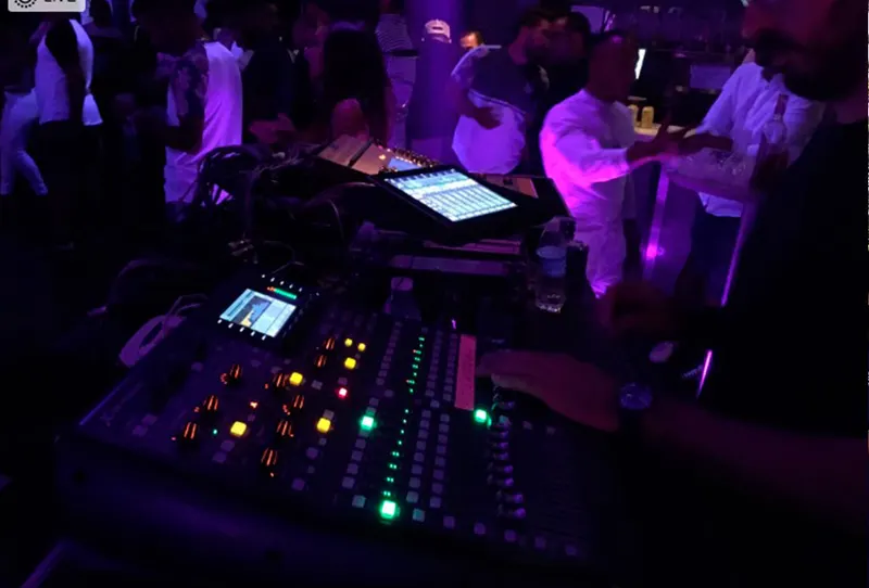 Consola de audio en un evento